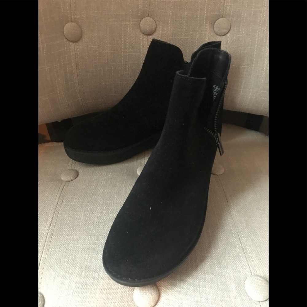 NWOT Reaction Kenneth Cole suede ankle boot